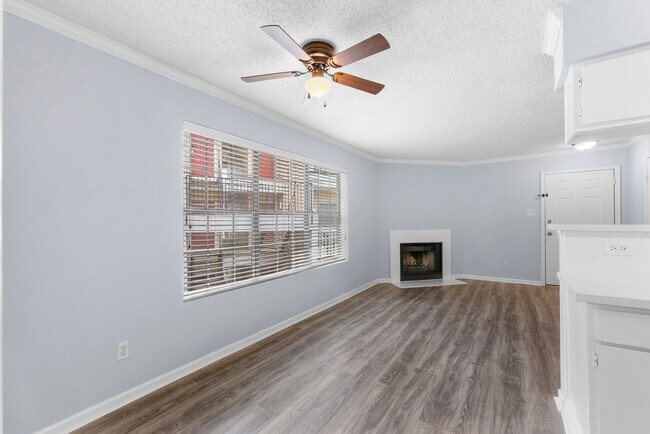 Building Photo - 2750 Holly Hall St