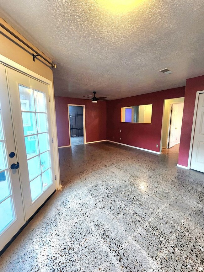 Building Photo - 2 bedroom  Rio Rancho