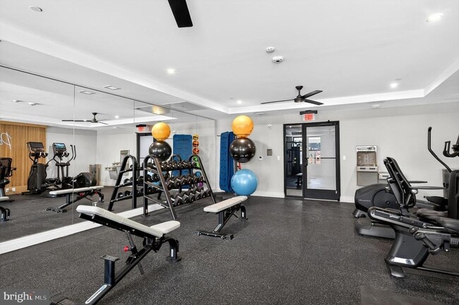 Building Photo - 811 S Columbus St