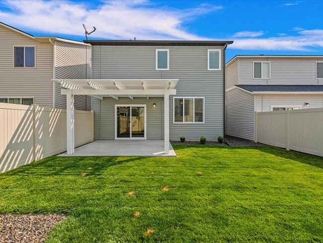 Building Photo - Must See!  Ready to move in! 4 bedroom, 2 bath home available in Verado with landscaping Included!