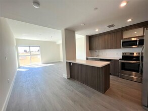 Building Photo - 1938 Jackson St