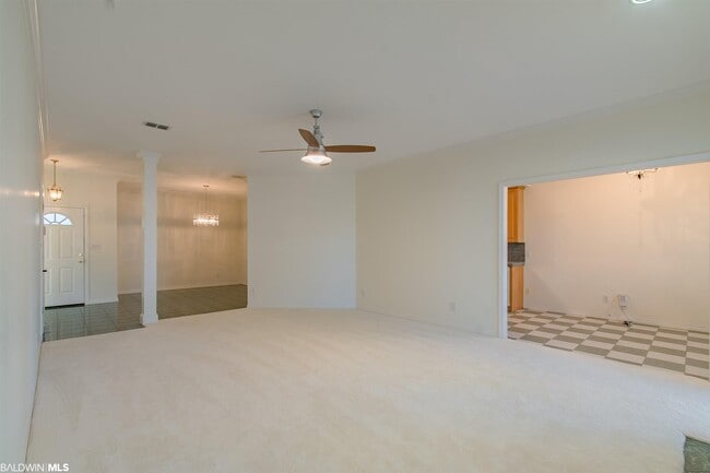 Building Photo - 117 Club Dr