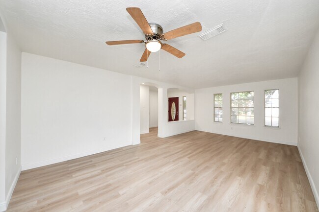 Building Photo - 3046 Texas Oak Dr