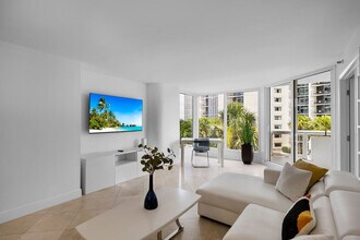 Building Photo - 1717 N Bayshore Dr