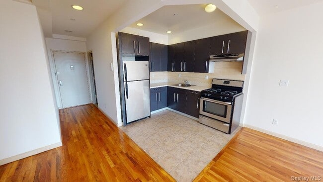 Building Photo - 67-09 Austin St