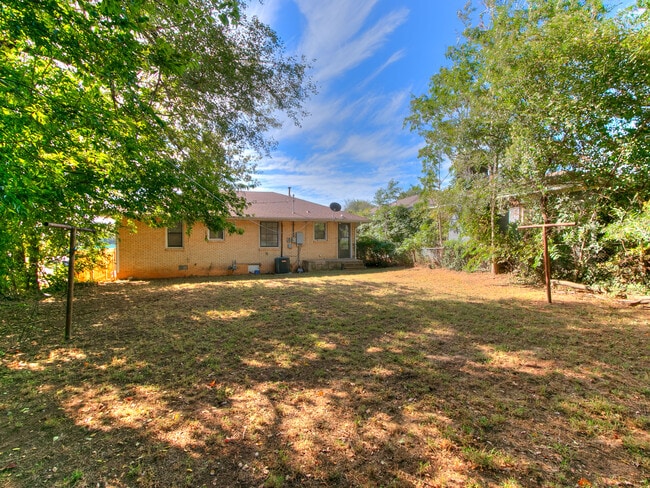 Building Photo - 2921 NE 17th Ave