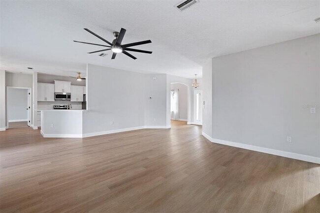 Building Photo - 32 Roxton Ln