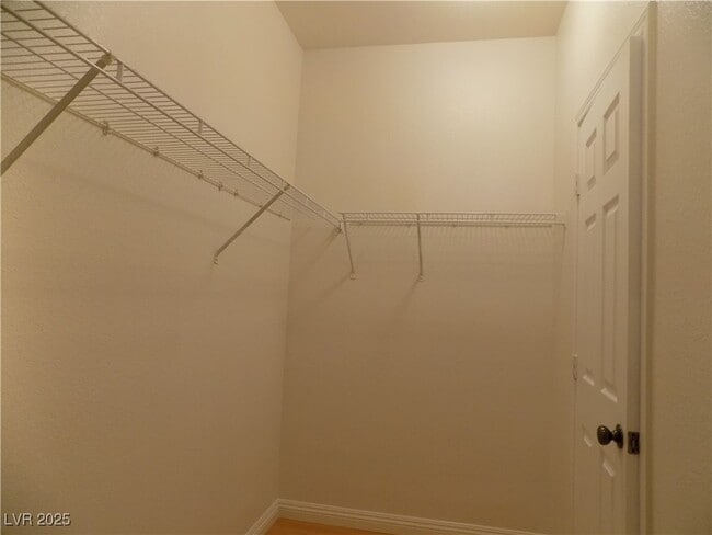 Building Photo - 5536 Spruce Hill Ct