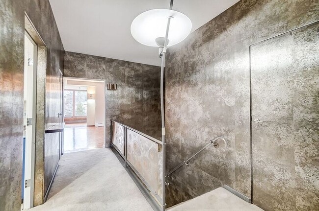 Building Photo - 2881 Observatory Ave