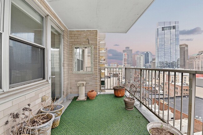 Building Photo - 151 Tremont St