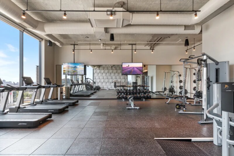 Building Photo - 1077 W Van Buren St