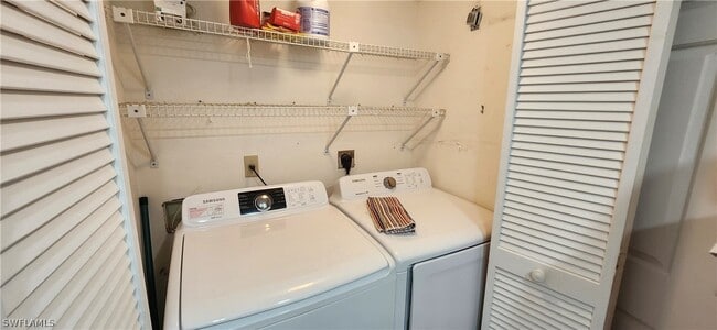 Building Photo - 228 Fox Glen Dr