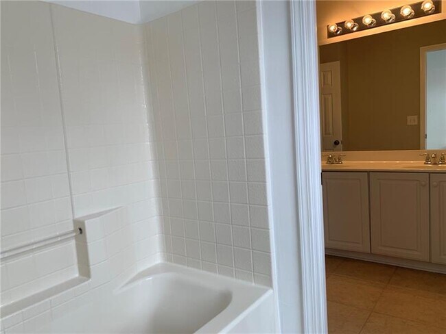 Building Photo - 1401 Redbud Way
