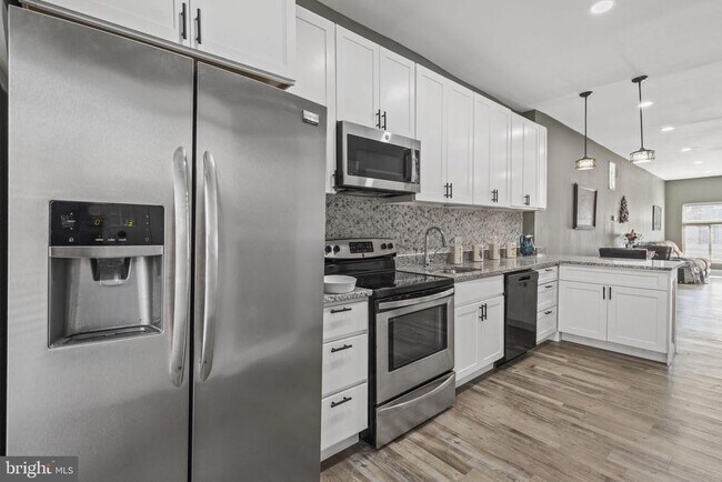 Building Photo - 1934 E Lafayette Ave