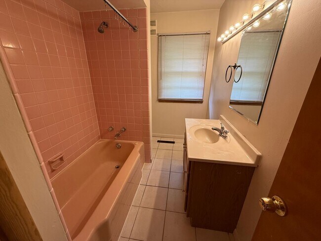 Building Photo - 3 Bedroom House Close to Ross-Ade and Mackey---WAIVED APPLICATION FEES!