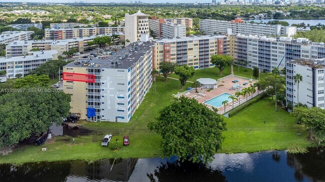 Building Photo - 1750 NE 191st St