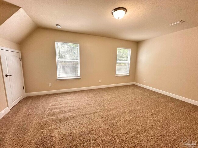 Building Photo - 13 Elegans Ave