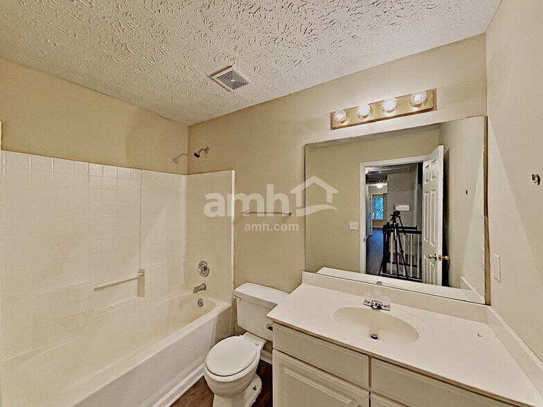 Building Photo - 375 Saybrook Crossing