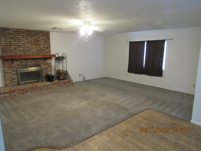 Building Photo - 3 bedroom 2 bathroom 2 car garage