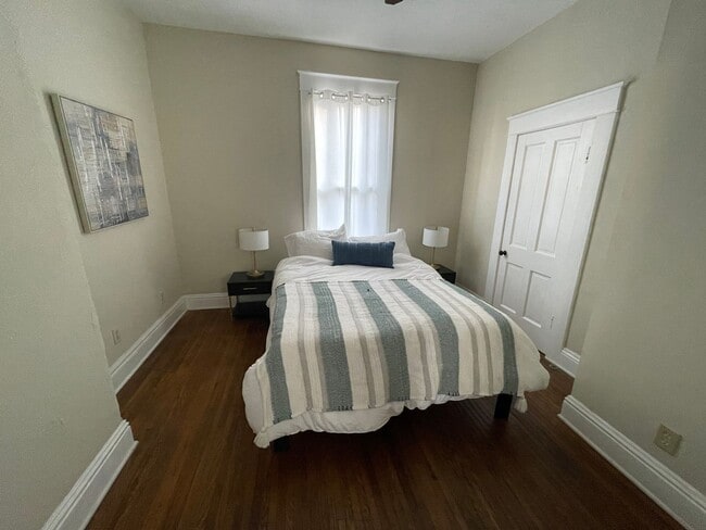 Building Photo - Downtown Crawfordsville Home