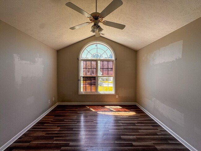Building Photo - Charming 3 Bed 2 Bath Plus Bonus Room in Raeford