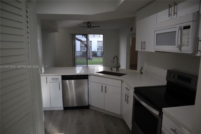 Building Photo - 721 SW 148th Ave