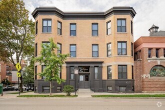 Building Photo - 3 bedroom in Chicago IL 60614