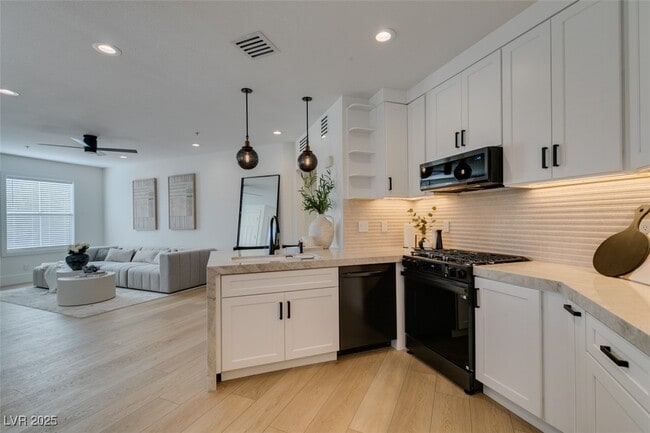 Building Photo - 8777 W Maule Ave