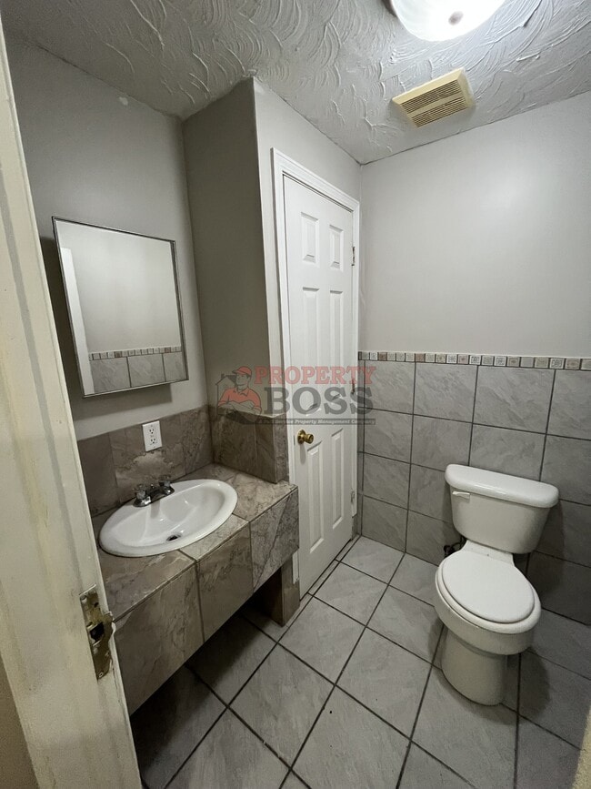 Building Photo - 3826 Butternut St