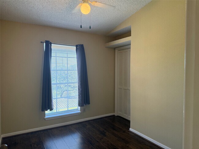 Building Photo - 2121 Hepburn St