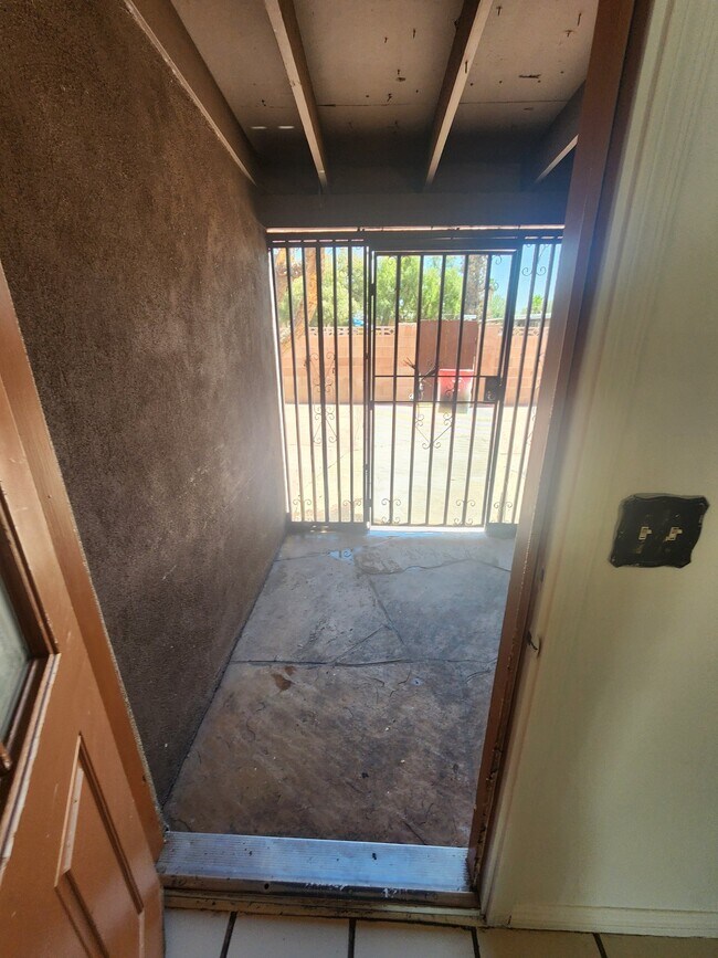 Building Photo - 6995 E Lurlene Dr