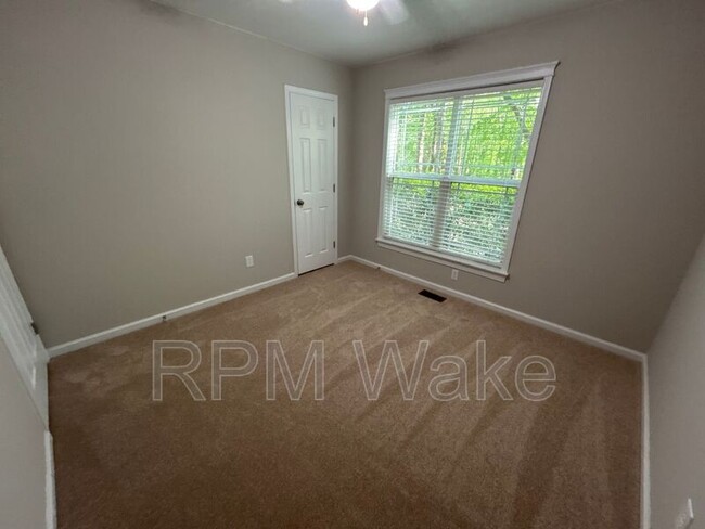 Building Photo - 4200 Willowdale Ct