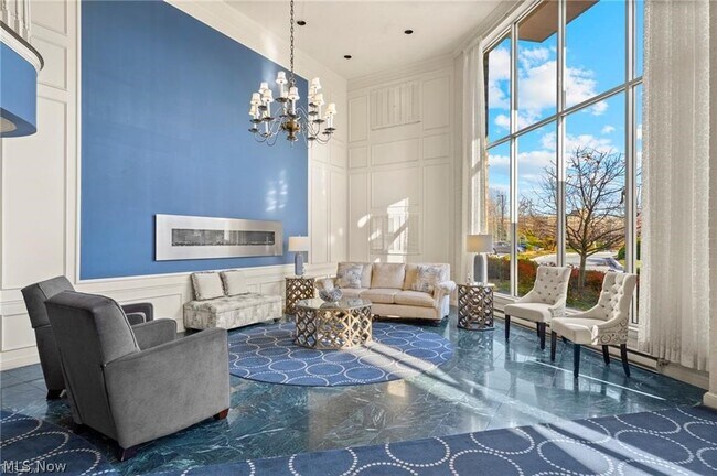 Building Photo - 2112 Acacia Park Dr