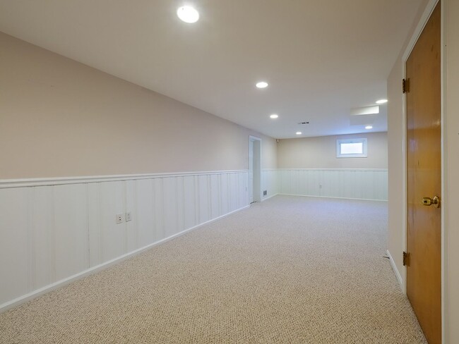 Building Photo - 2702 Navarre Dr