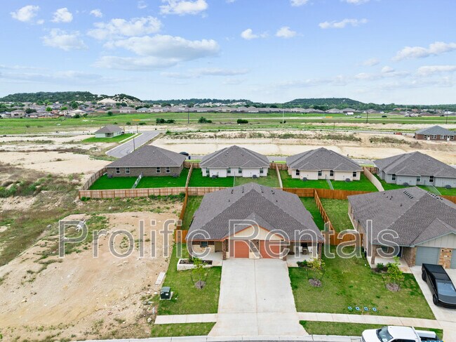 Building Photo - 126 Leon Ln