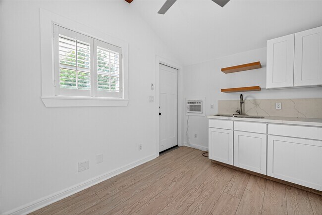 Building Photo - 6654 Stonefort Ct