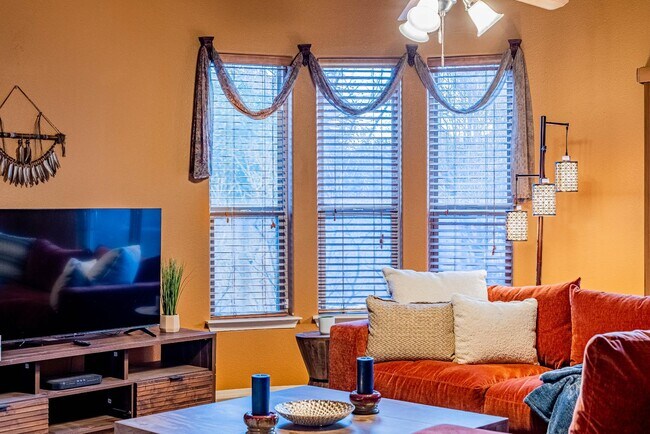 Building Photo - 9719 Calle Chamisa NW