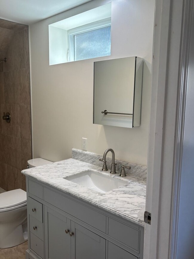 Building Photo - Great Location! A Must See 2 Bedroom/ 2 Ba...