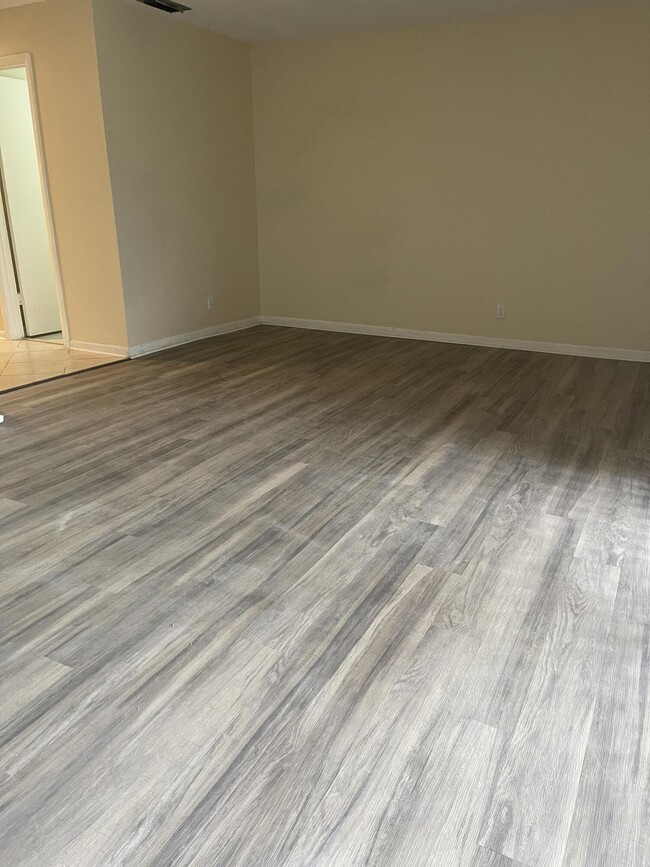 Building Photo - 9060 NW 45th Ct