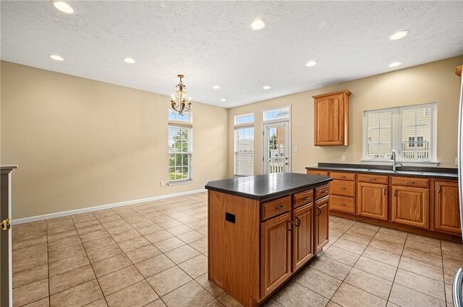 Building Photo - 208 Village Pl