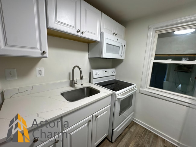 Building Photo - Cozy 2-Bedroom Home with Modern Updates & ...
