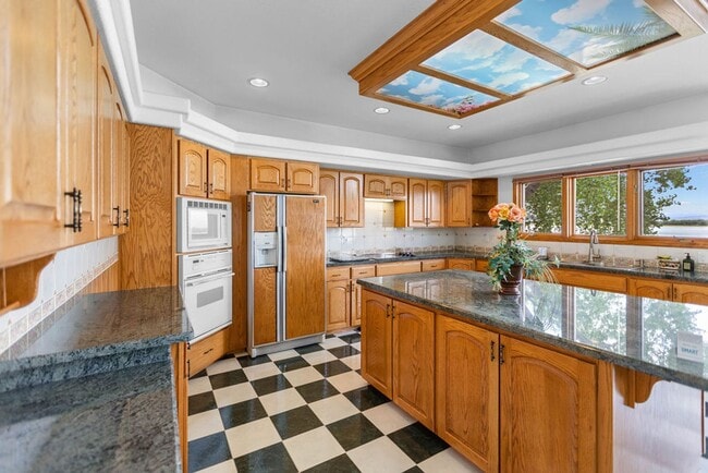 Building Photo - 3957 Valley Oak Dr