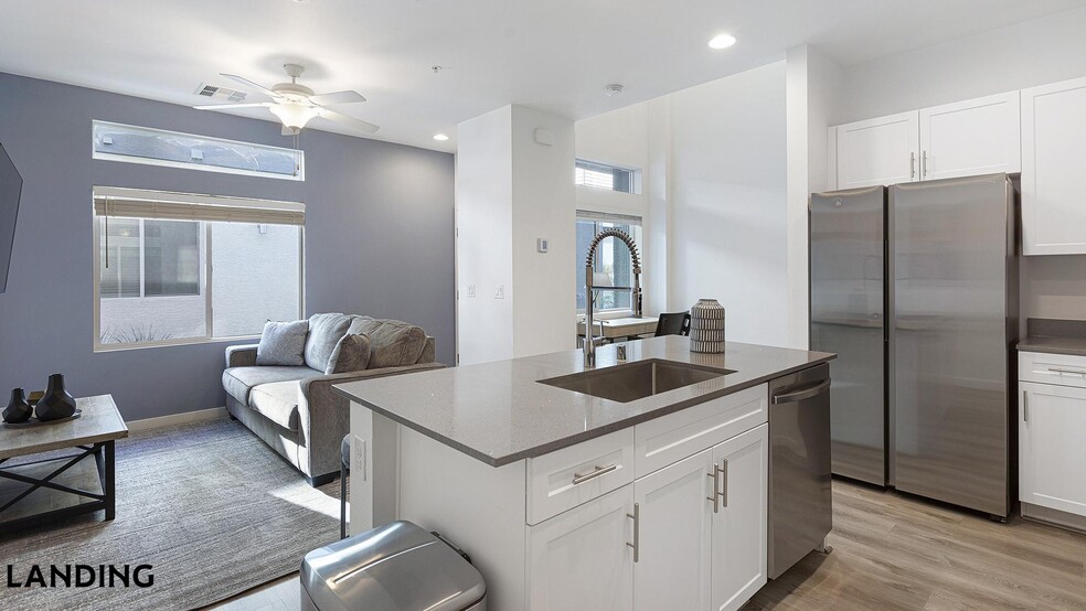 Building Photo - 2705 N Rancho Dr