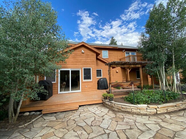 Building Photo - Extended Winter Rental!  Beautiful 3bed/2 ...