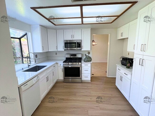 Building Photo - Two Story 3BD/2.5BA Home In Carmel Valley