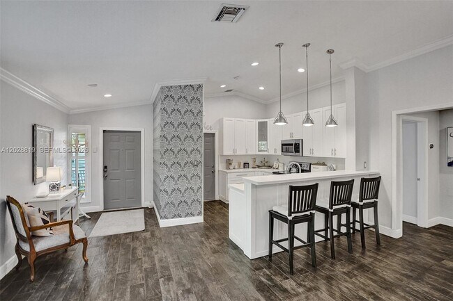 Building Photo - 1479 Sunset Way