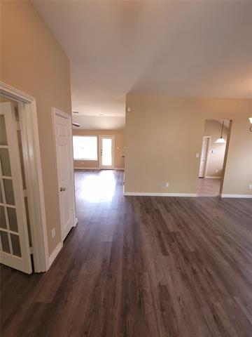 Building Photo - 1105 Essex Dr