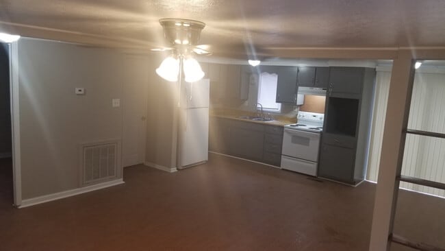 Building Photo - Resaca Mobile Home Park