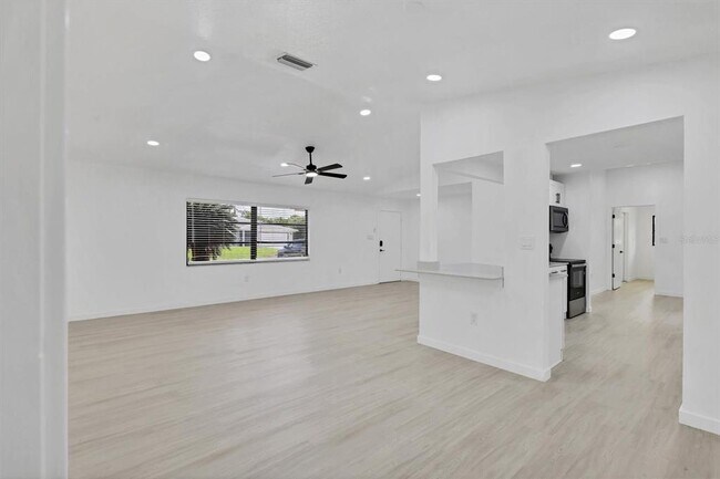 Building Photo - 948 Andrews Ave NW