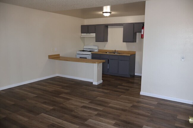 Building Photo - 1St Month's Rent FREE!!! 2 Bedroom 1 Bathr...